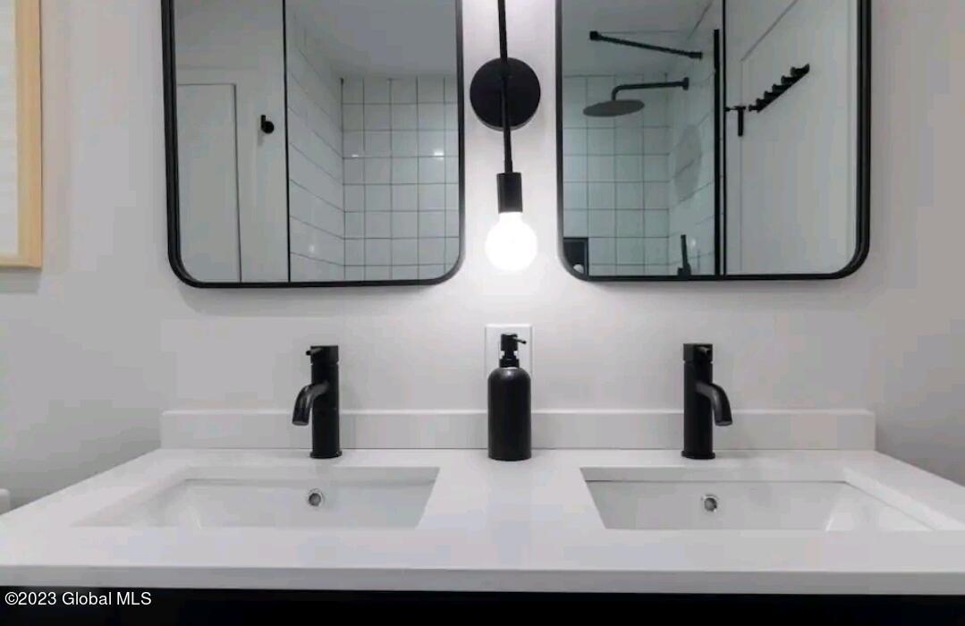 686 Green Lake Road Athens, NY 12414 - Photo 19 of 33 Screenshot_20231110_113443_Airbnb