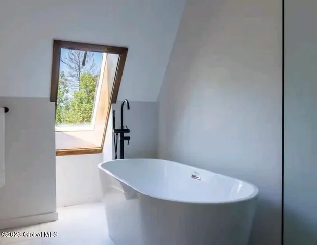 $925,000 | 686 Green Lake Road, Athens, NY 12414