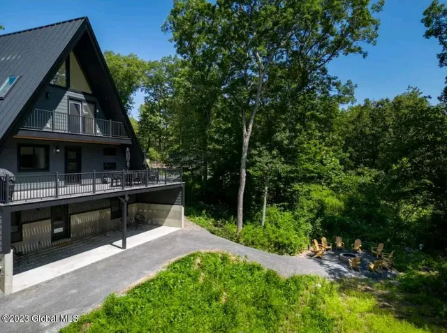 $925,000 | 686 Green Lake Road, Athens, NY 12414