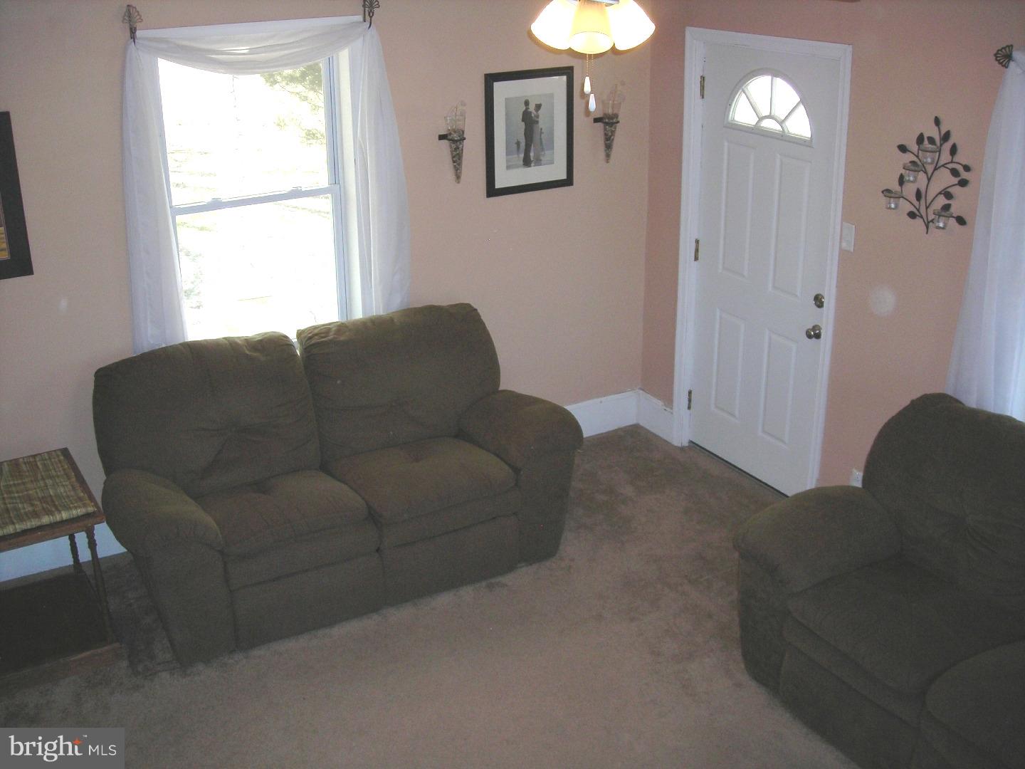 32 South Cedar Brook Road Sicklerville, NJ 08081 - Photo 16 of 22 Living Room