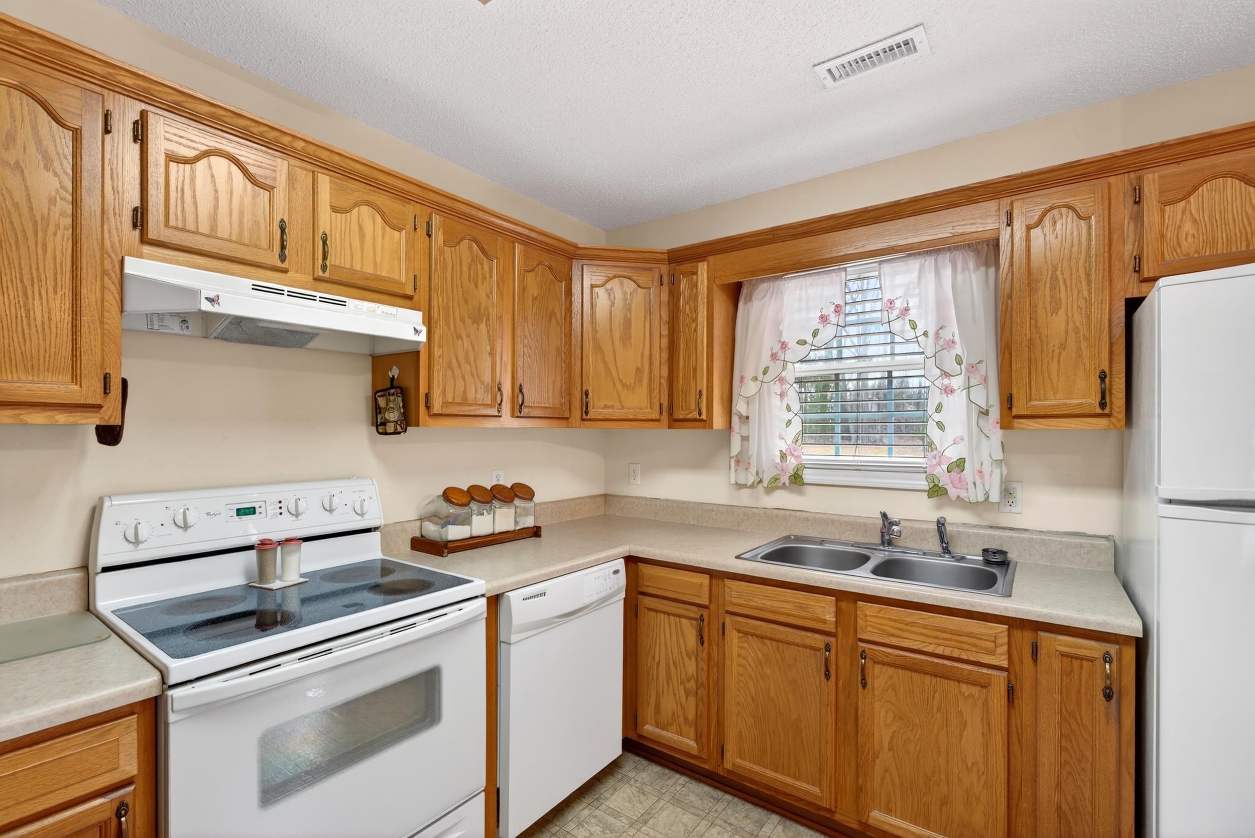 105 Falcon Lane Chesnee, SC 29323 - Photo 9 of 35