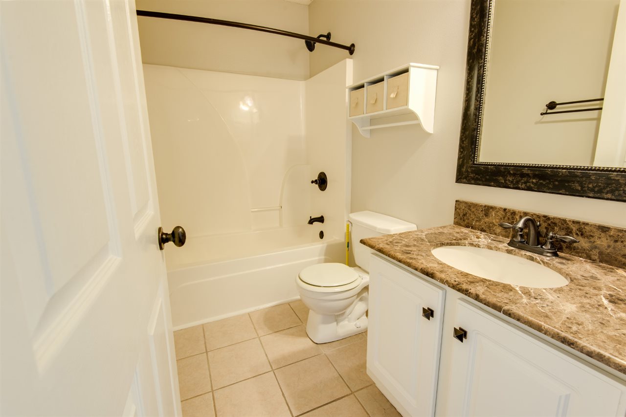11919 Yellowhammer Court Daphne, AL 36526 - Photo 17 of 20 Guest Bath