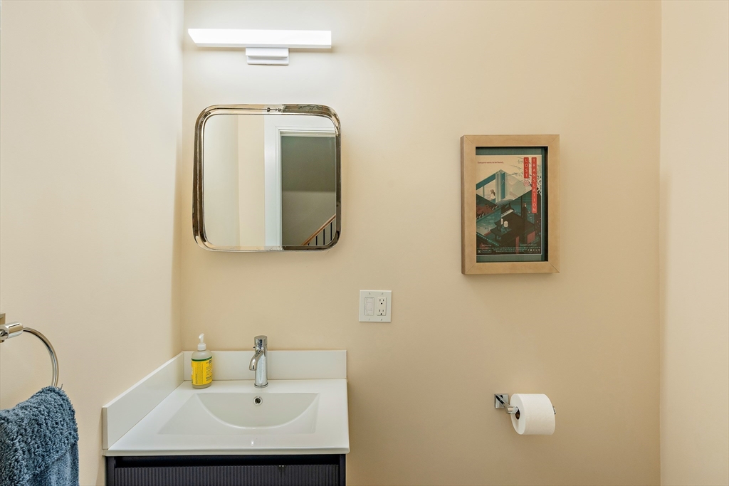 12 Putnam Street, Unit B Somerville, MA 02143 - Photo 11 of 27