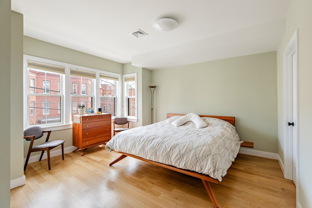 12 Putnam Street, Unit B Somerville, MA 02143 - Photo 12 of 27