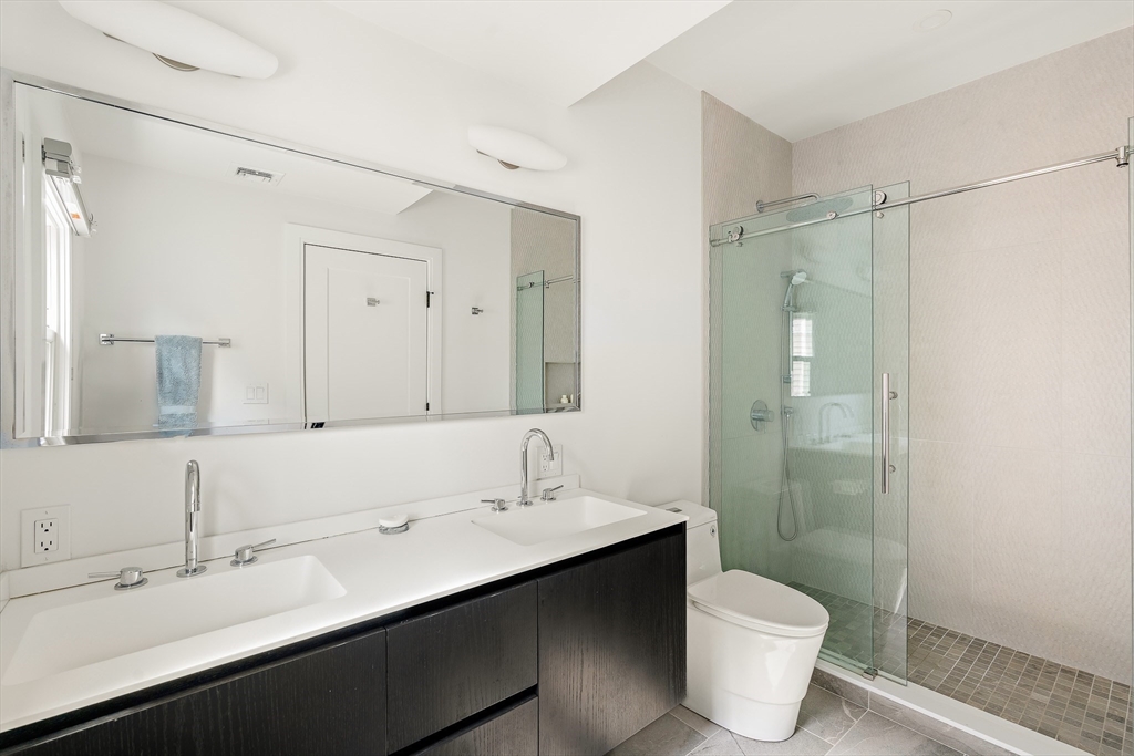 12 Putnam Street, Unit B Somerville, MA 02143 - Photo 14 of 27