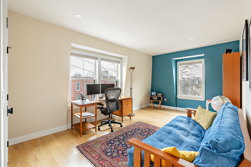 12 Putnam Street, Unit B Somerville, MA 02143 - Photo 18 of 27