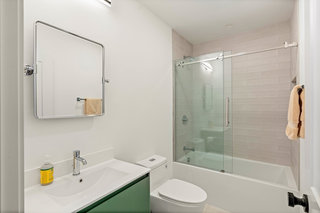 12 Putnam Street, Unit B Somerville, MA 02143 - Photo 20 of 27