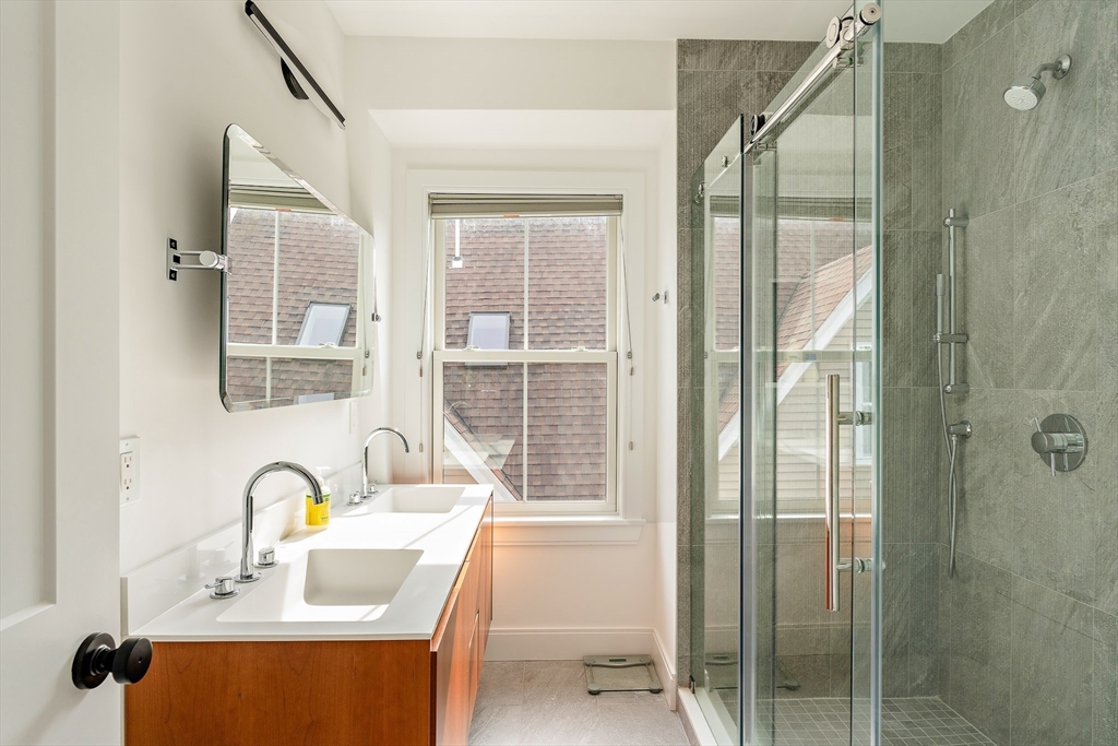 12 Putnam Street, Unit B Somerville, MA 02143 - Photo 25 of 27