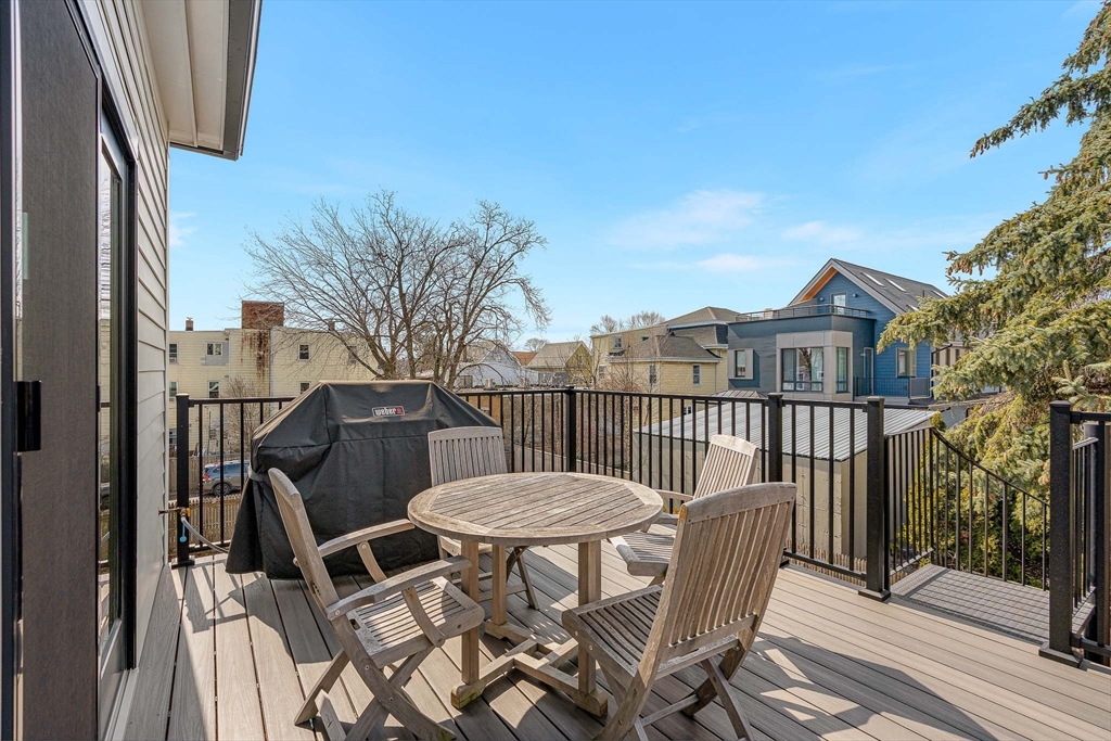 12 Putnam Street, Unit B Somerville, MA 02143 - Photo 7 of 27