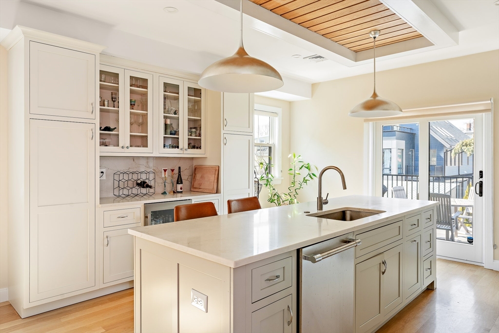 12 Putnam Street, Unit B Somerville, MA 02143 - Photo 8 of 27