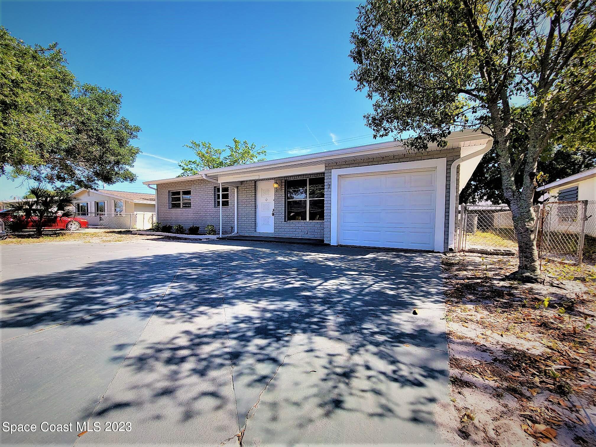 2223 Smathers Cir South  