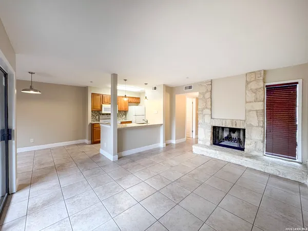 $950 | 3843 Barrington Street, Unit 160P, San Antonio, TX 78217