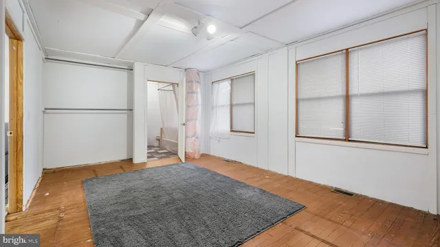 a view of empty room with window