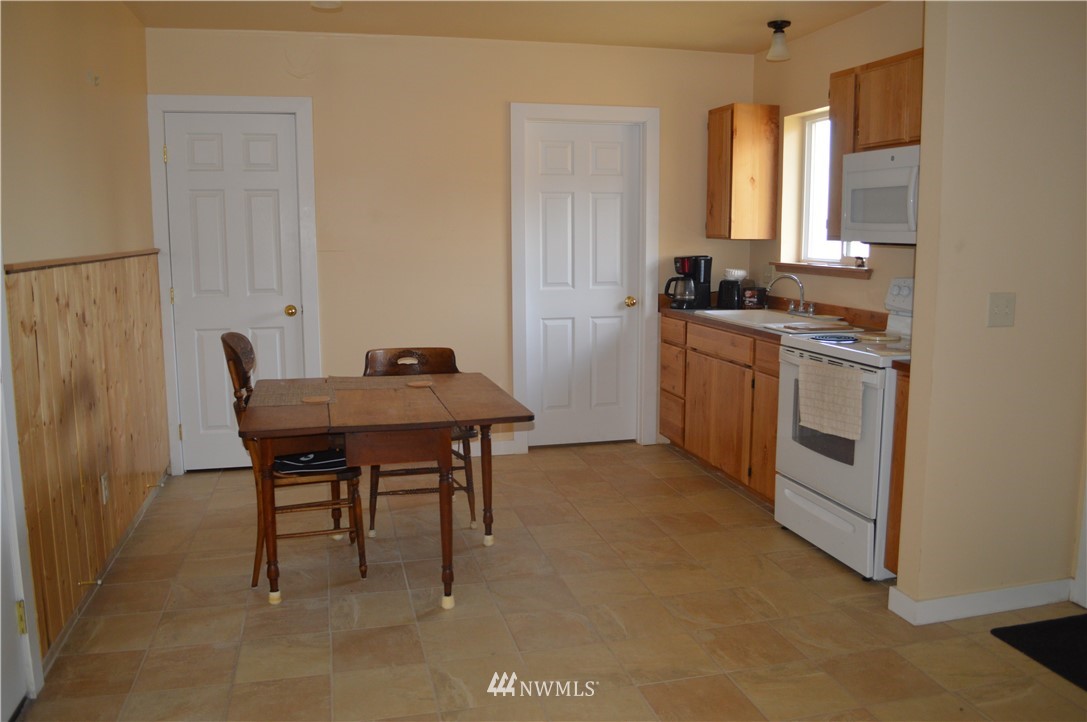24 Bronco Lane Riverside, WA 98849 - Photo 4 of 22 Gallery Image 4