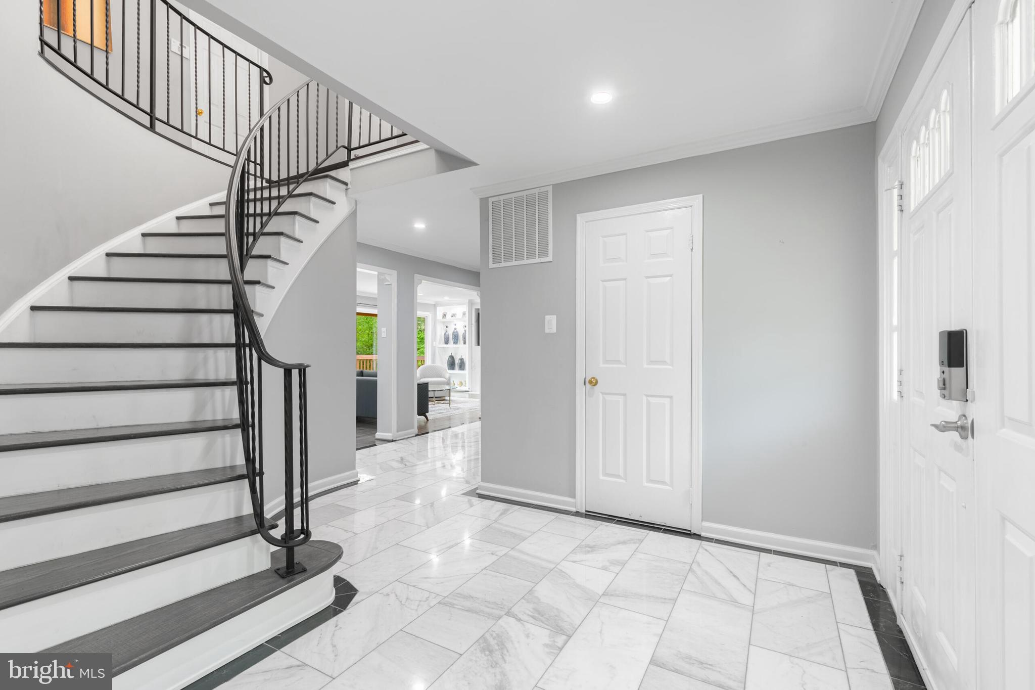 820 Ridge Drive McLean, VA 22101 - Photo 2 of 21