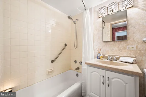 $160,000 | 604 South Washington Square, Unit 418, Philadelphia, PA 19106