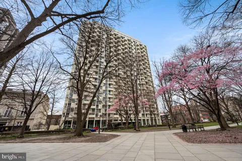 $160,000 | 604 South Washington Square, Unit 418, Philadelphia, PA 19106