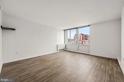 $160,000 | 604 South Washington Square, Unit 418, Philadelphia, PA 19106