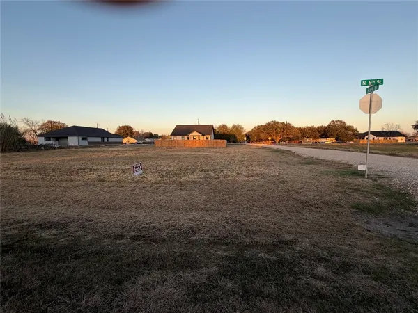 $129,000 | 6-th 6-th Street, Beasley, TX 77417