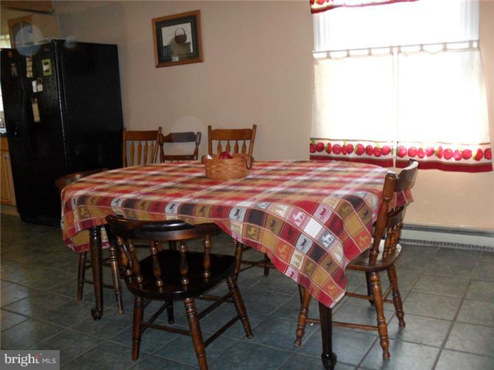 944 Crest Road Lansdale, PA 19446 - Photo 9 of 10 Breakfast Room