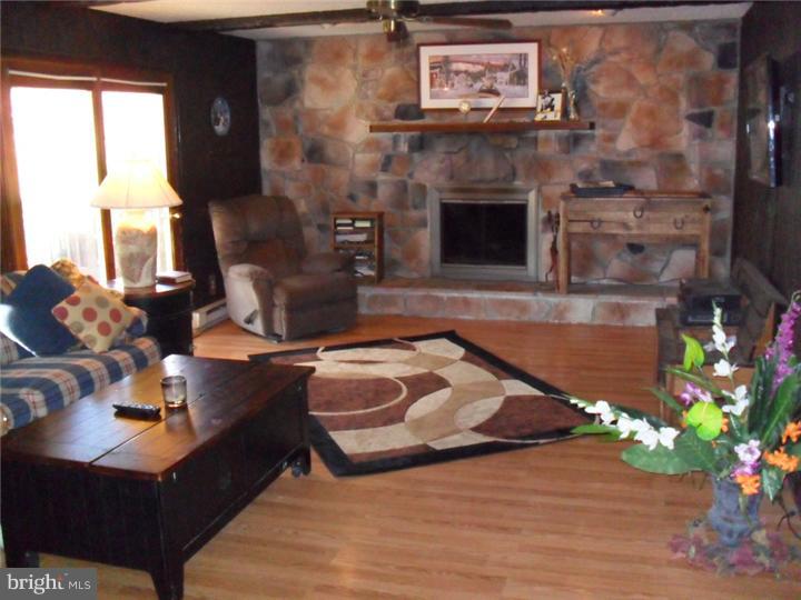 944 Crest Road Lansdale, PA 19446 - Photo 10 of 10 Family Room