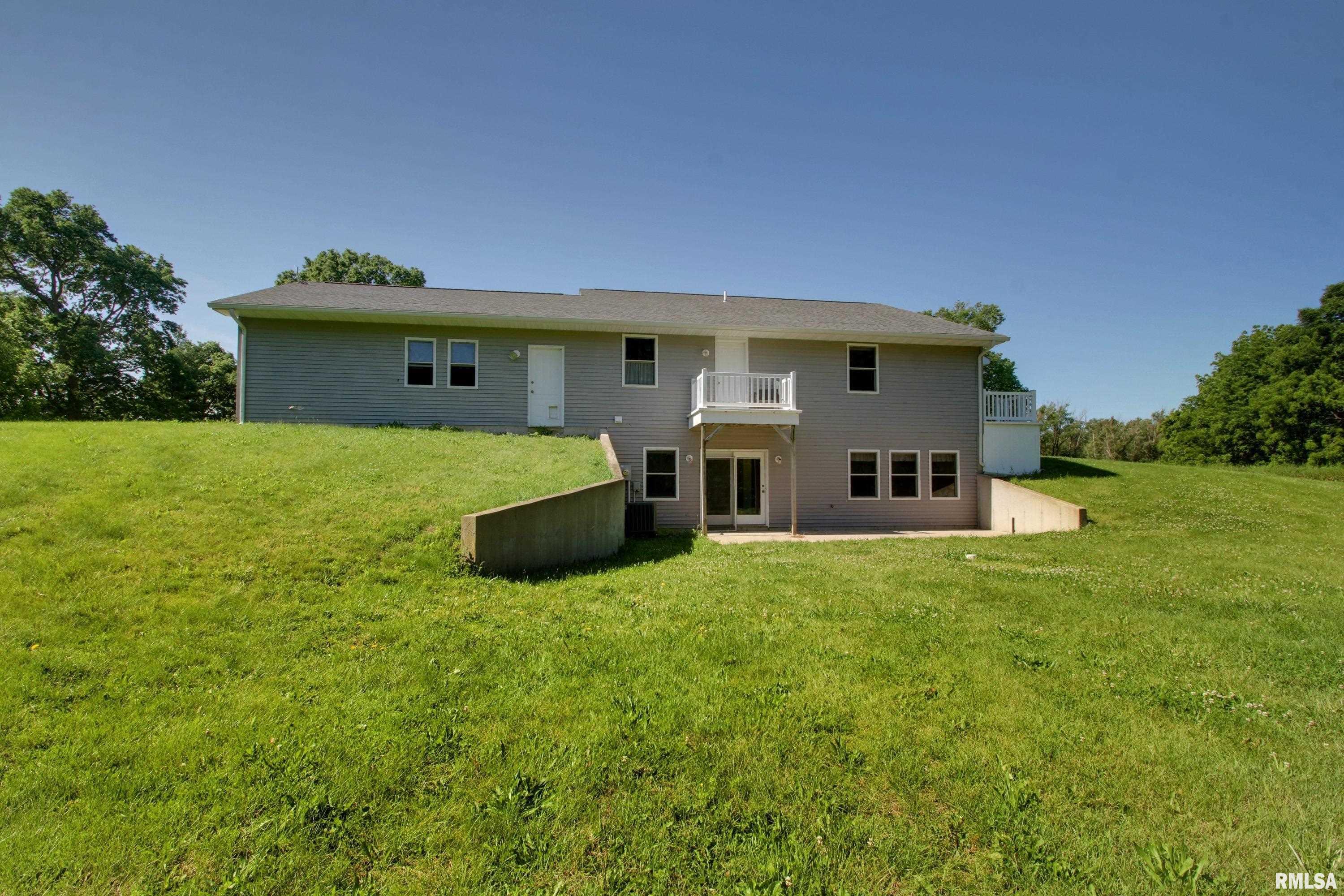 1447 North 200th Avenue Payson, IL 62360 - Photo 9 of 45