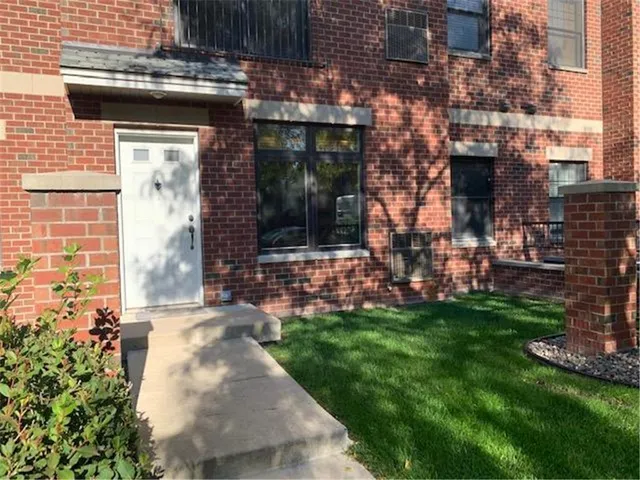 $1,800 | 619 Southeast 8th Street, Minneapolis, MN 55414
