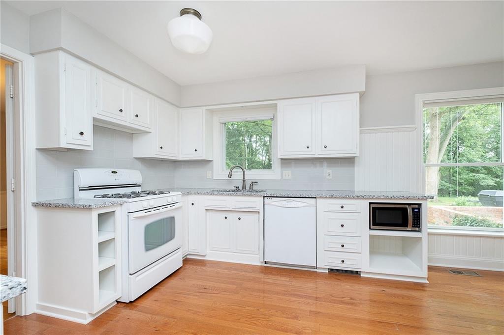 8719 Lancaster Road Indianapolis, IN 46260 - Photo 6 of 41 Gallery Image 6