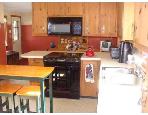 12 Apple Tree Road Tewksbury, MA 01876 - Photo 3 of 14 Gallery Image 3