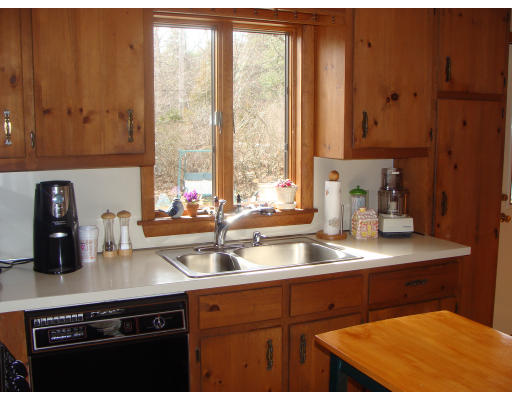 12 Apple Tree Road Tewksbury, MA 01876 - Photo 4 of 14 Gallery Image 4