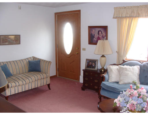 12 Apple Tree Road Tewksbury, MA 01876 - Photo 5 of 14 Gallery Image 5