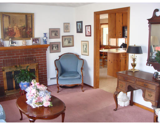 12 Apple Tree Road Tewksbury, MA 01876 - Photo 6 of 14 Gallery Image 6