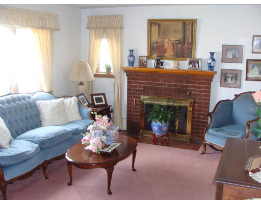 12 Apple Tree Road Tewksbury, MA 01876 - Photo 7 of 14 Gallery Image 7