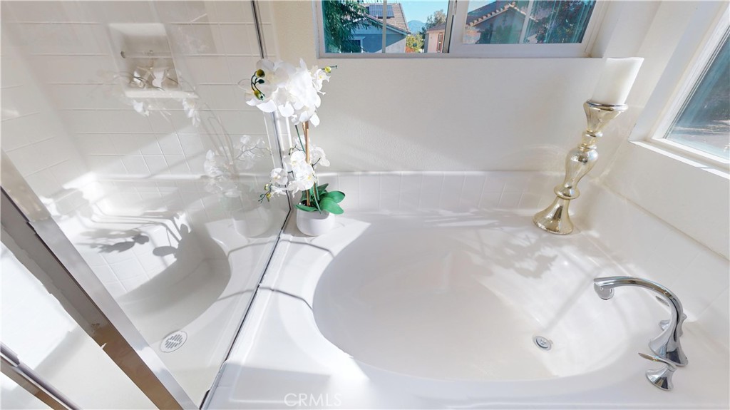 28620 Vista Del Rio Drive Valencia, CA 91354 - Photo 31 of 40 a bath tub sitting in a bathroom