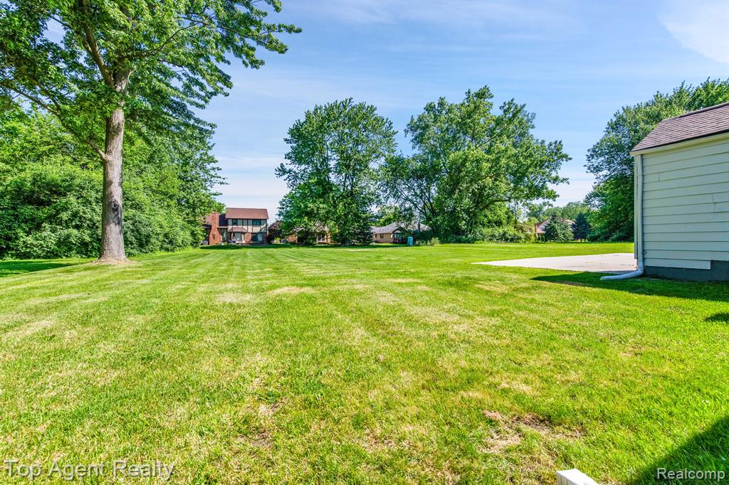1541 East Wattles Road Troy, MI 48085 - Photo 19 of 32