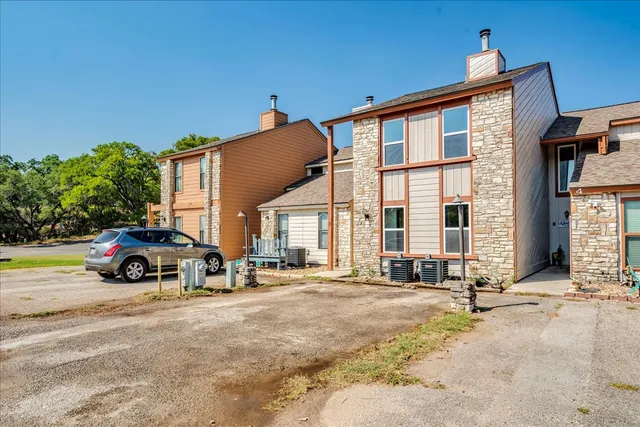 $1,800 | 3 Cypress Fairway Village, Wimberley, TX 78676