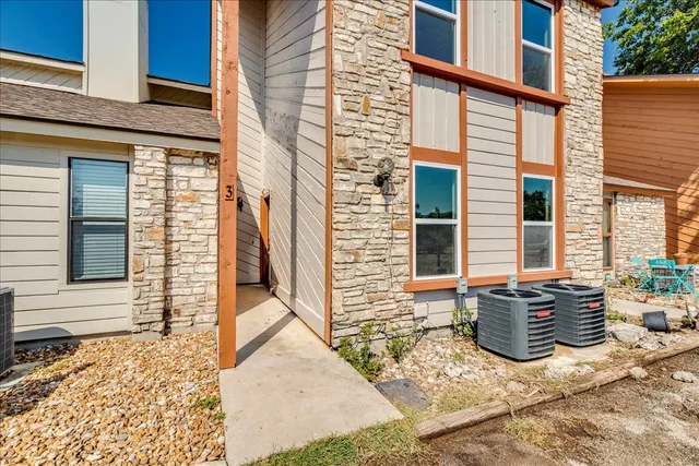 $1,800 | 3 Cypress Fairway Village, Wimberley, TX 78676