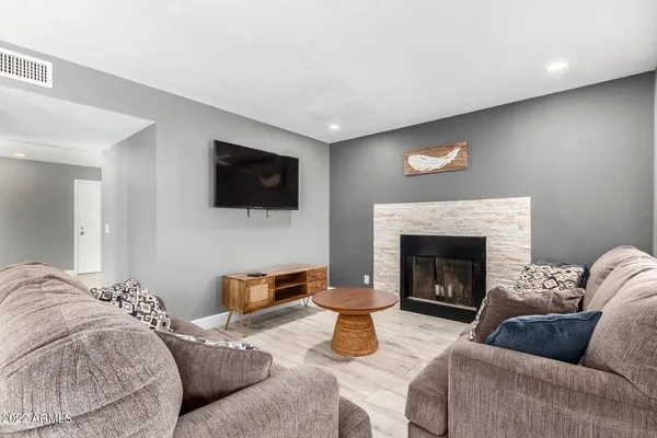 $2,500 | 1502 East Topeka Drive, Phoenix, AZ 85024