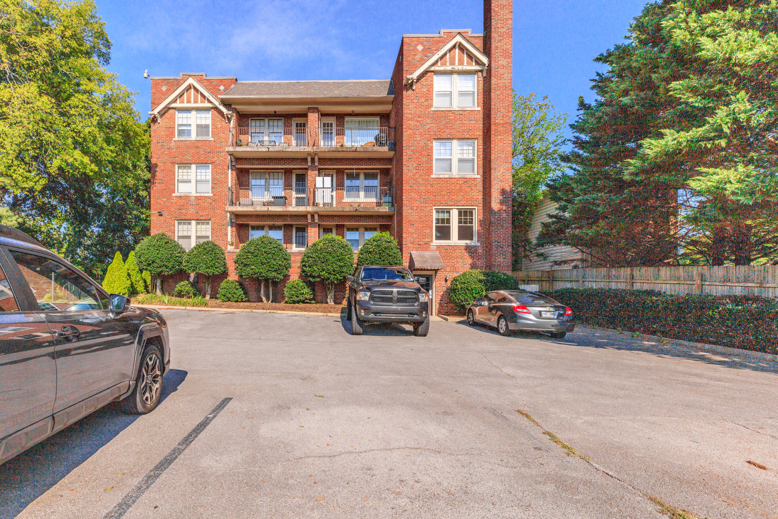 190 North Crest Road, Unit 3 Chattanooga, TN 37404 - Photo 3 of 17 190 N Crest HD-2