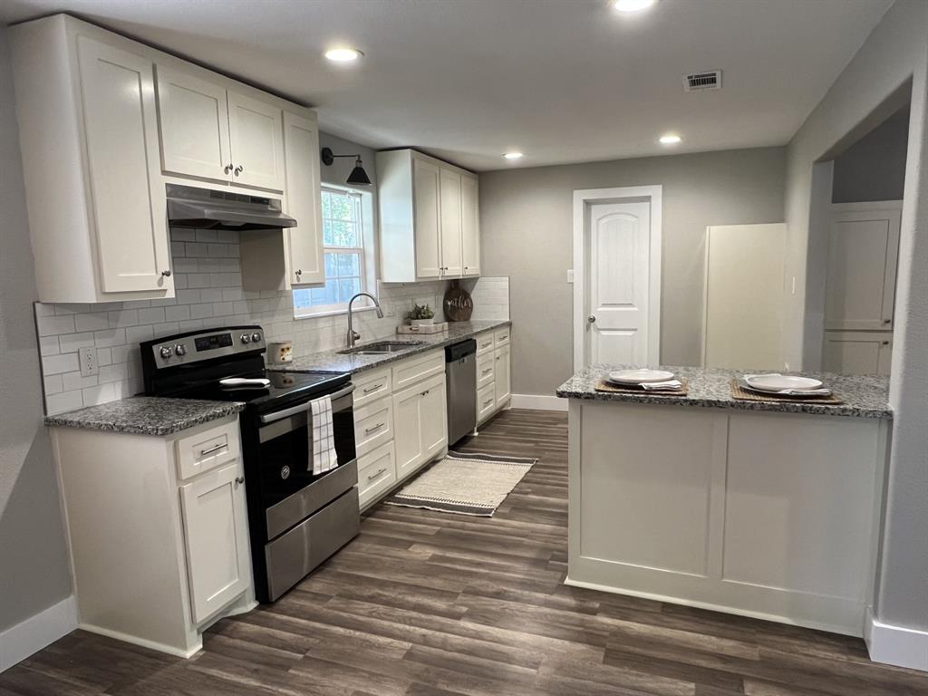 302 Glen Oaks Road Bonham, TX 75418 - Photo 3 of 17