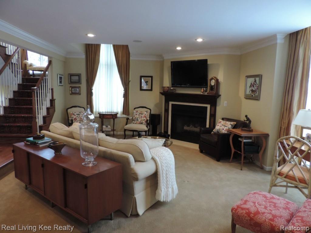4715 Forest Ridge Court Rochester, MI 48306 - Photo 7 of 43 liv use 2.jpg