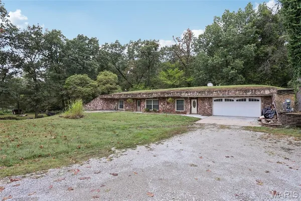 $150,000 | 141 Lakecrest Lane, Hillsboro, IL 62049