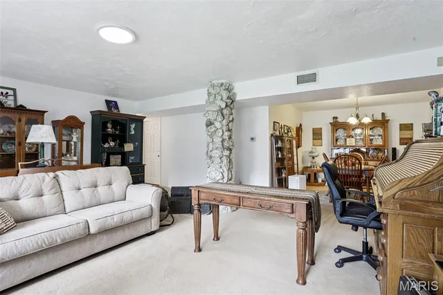 $150,000 | 141 Lakecrest Lane, Hillsboro, IL 62049