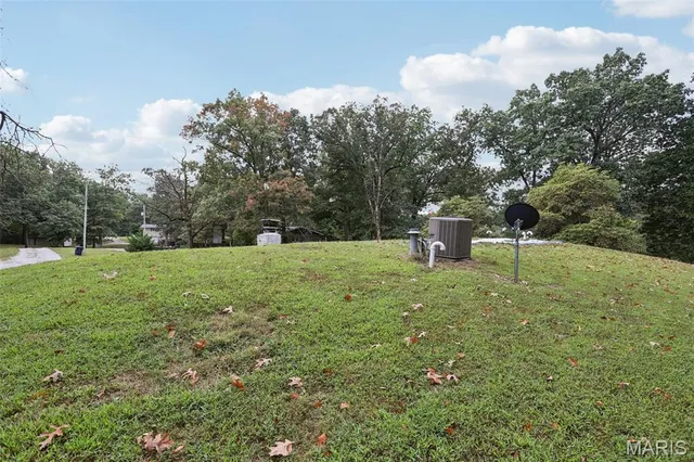 $150,000 | 141 Lakecrest Lane, Hillsboro, IL 62049