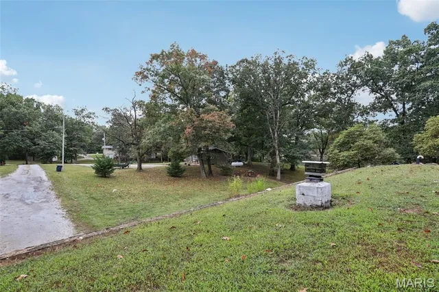 $150,000 | 141 Lakecrest Lane, Hillsboro, IL 62049