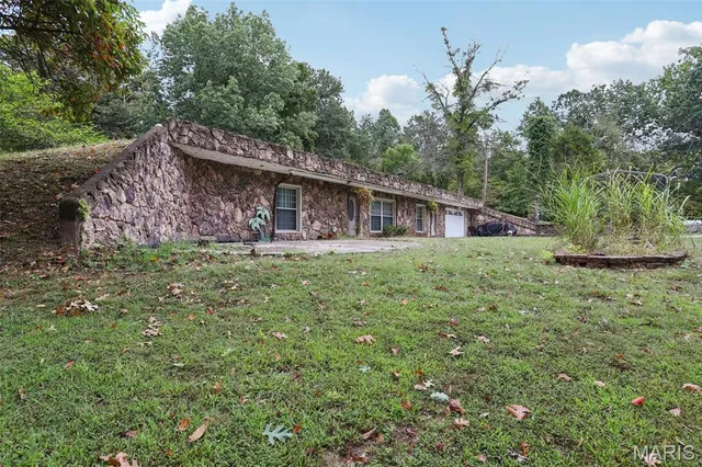 $150,000 | 141 Lakecrest Lane, Hillsboro, IL 62049