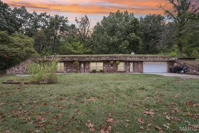 $150,000 | 141 Lakecrest Lane, Hillsboro, IL 62049