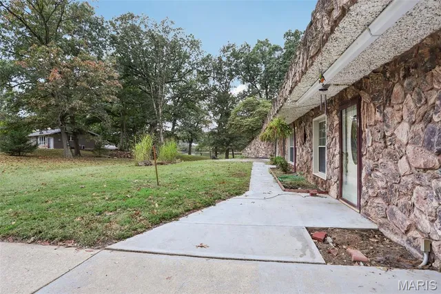 $150,000 | 141 Lakecrest Lane, Hillsboro, IL 62049