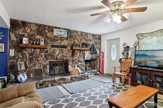 $150,000 | 141 Lakecrest Lane, Hillsboro, IL 62049