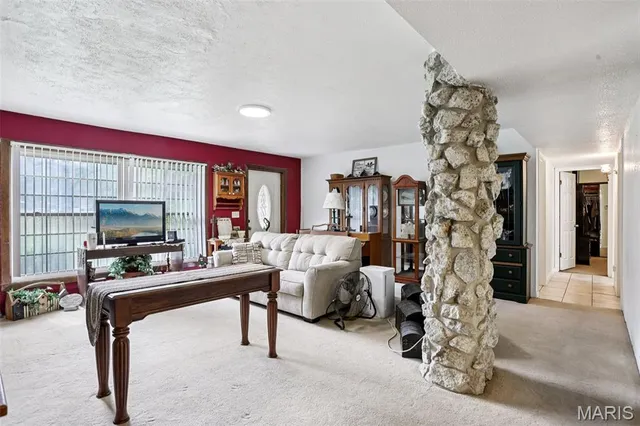 $150,000 | 141 Lakecrest Lane, Hillsboro, IL 62049